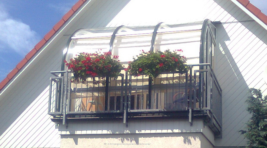 auf Balkon